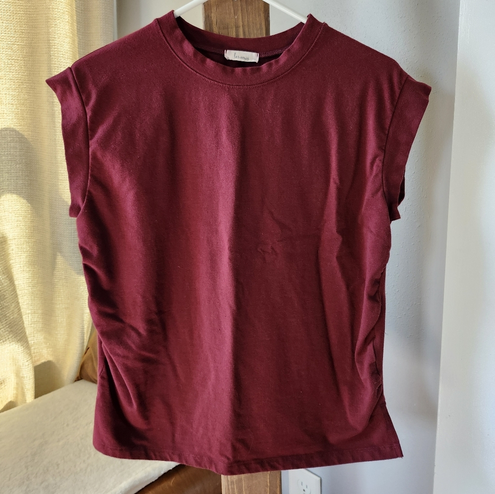 Les Amis burgundy cap sleeve tank - like new